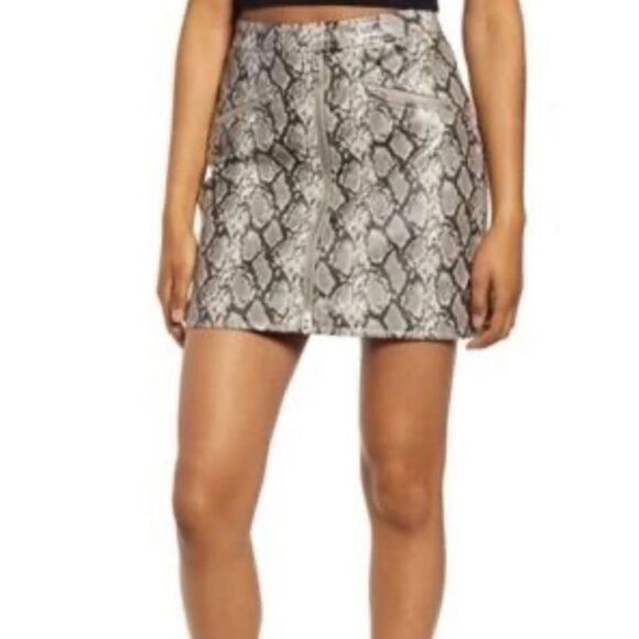 Blank NYC Faux Leather Snake Print Mini Skirt With Front Zippered Pockets and Ba - Picture 3 of 11